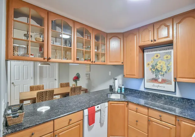 Photo 4 of Condominium at 173 Summerwalk Cir, Chapel Hill, NC 27517 | MLS# 10148911 | | Sold on 2026-05-20