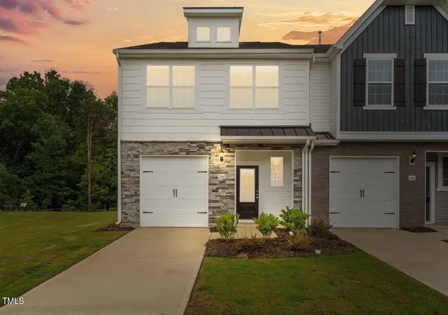 Homes for sale in Graham, NC | 2146 Willow Glen Dr, Graham, NC 27253 | MLS# 10148767