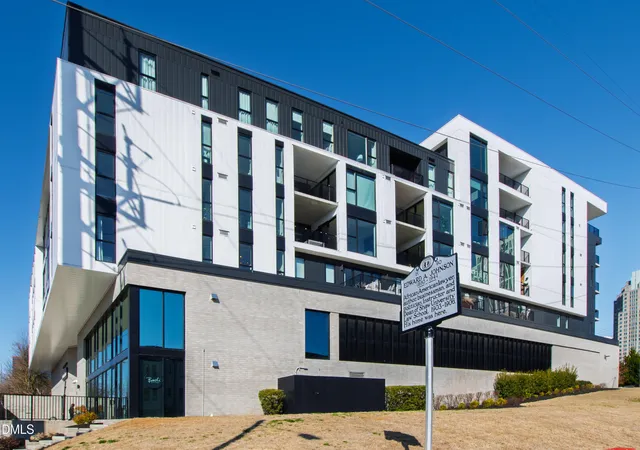 2nd image of 523 S W St, Raleigh, NC 27601