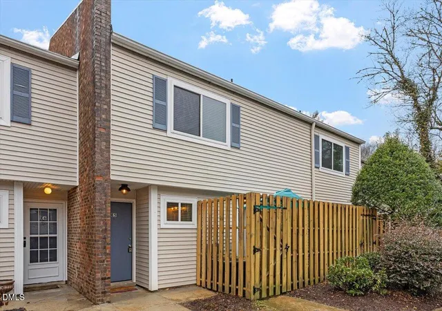 Photo 3 of Condominium at 220 Elizabeth St #E5, Chapel Hill, NC 27514 | MLS# 10149297 | | Sold on 2026-06-17