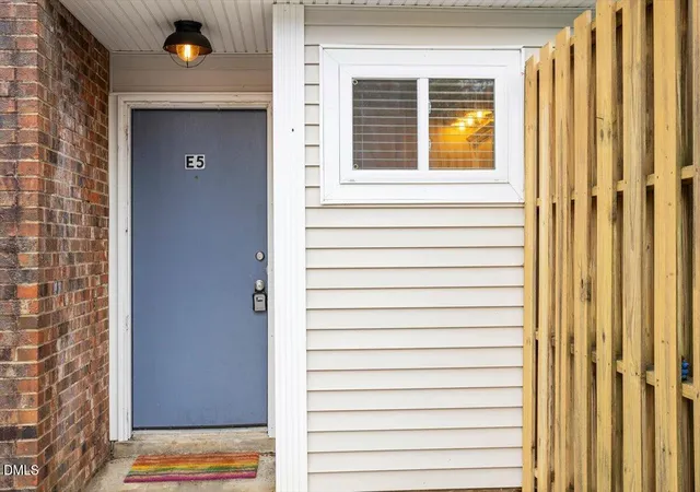 Photo 4 of Condominium at 220 Elizabeth St #E5, Chapel Hill, NC 27514 | MLS# 10149297 | | Sold on 2026-06-17
