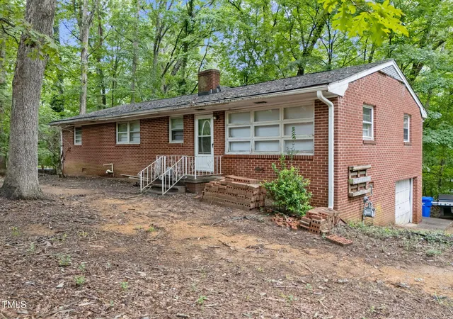 Photo 2 of Single family home for sale at 106 Markham Dr, Chapel Hill, NC 27514 | MLS# 10149491 | Listing updated on 2026-07-18