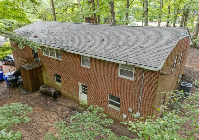 Photo 3 of Single family home for sale at 106 Markham Dr, Chapel Hill, NC 27514 | MLS# 10149491 | Listing updated on 2026-07-18