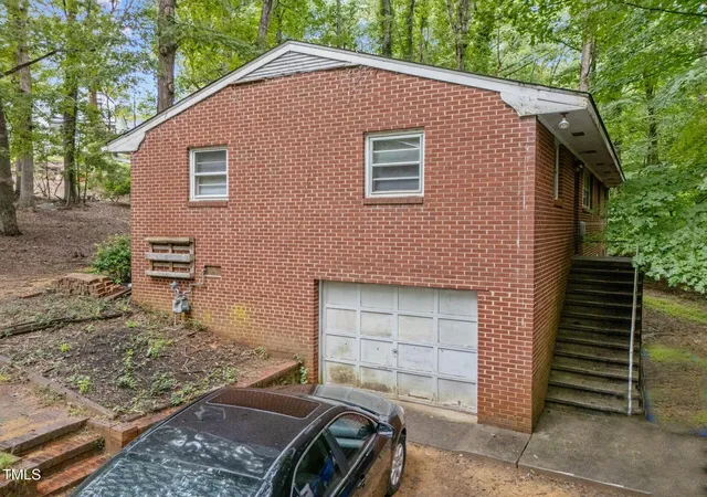 Photo 4 of Single family home for sale at 106 Markham Dr, Chapel Hill, NC 27514 | MLS# 10149491 | Listing updated on 2026-07-18