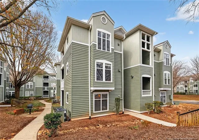 Homes for sale in Raleigh, NC | 1221 Westview Ln #301, Raleigh, NC 27605 | MLS# 757589