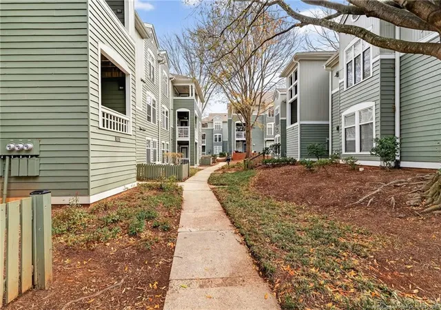 Homes for sale in Raleigh, NC | 1221 Westview Ln #301, Raleigh, NC 27605 | MLS# 757589