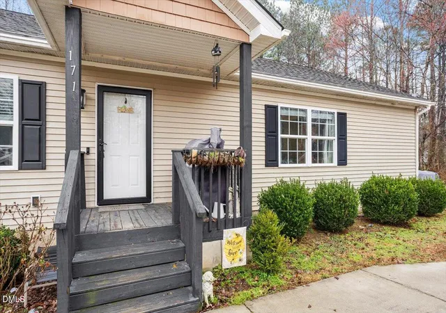 Photo 4 of Single Family Residence at 171 Beverly Ln, Henderson, NC 27537 | MLS# 10150957 | | Sold on 2026-06-30