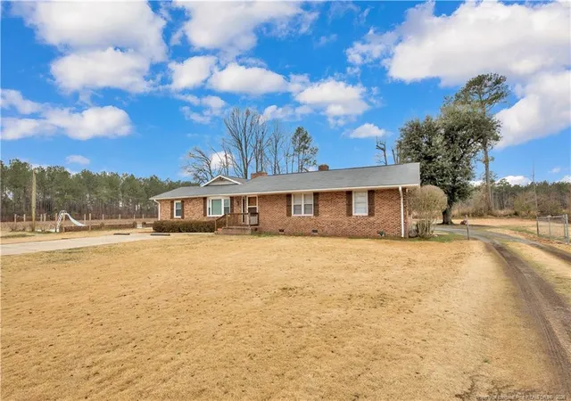 Homes for sale in Maxton, NC | 8161 E 130 Hwy, Maxton, NC 28364 | MLS# 758233