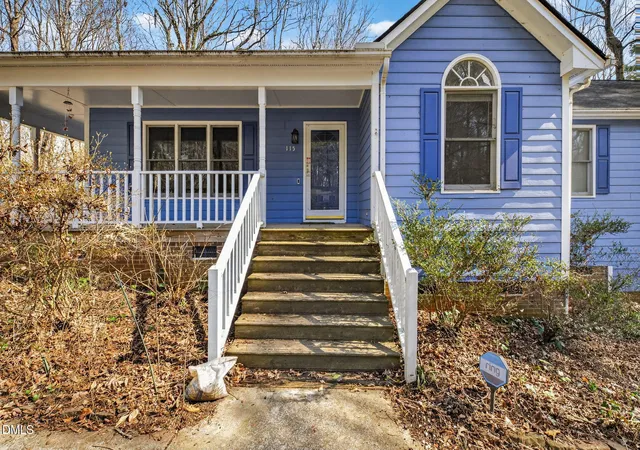 Photo 4 of Single family home for sale at 115 Felicia Ct, Clayton, NC 27520 | MLS# 10151227 | Listing updated on 2026-09-30