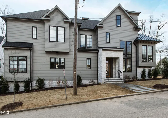 Homes for sale in Raleigh, NC | 1614 Carson St, Raleigh, NC 27608 | MLS# 10151363