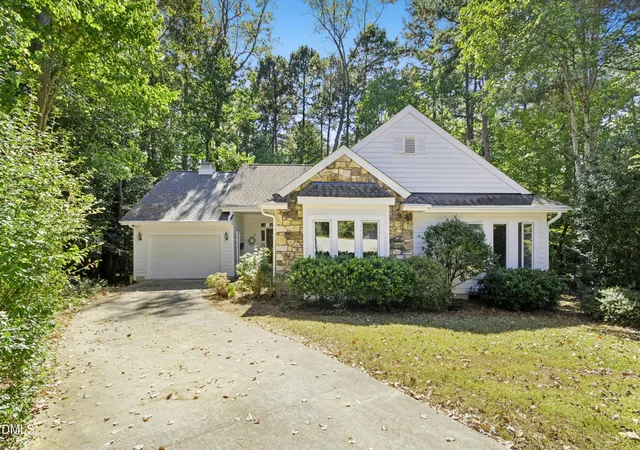Photo 2 of Sale Pending at 3 Peaceful Pl, Chapel Hill, NC 27517 | MLS# 10162207 | Listing updated on 2026-08-03