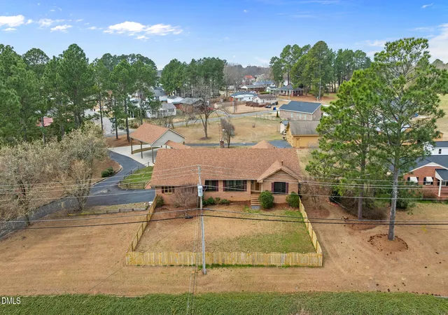 2nd image of 303 N Lincoln St, Benson, NC 27504 | MLS# 10151473
