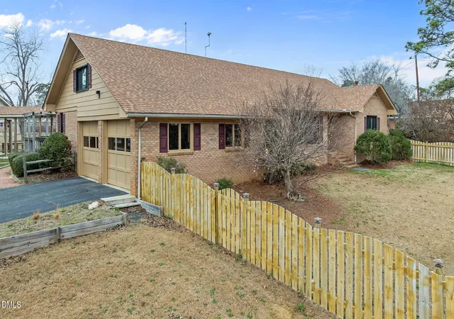 4th image of 303 N Lincoln St, Benson, NC 27504 | MLS# 10151473
