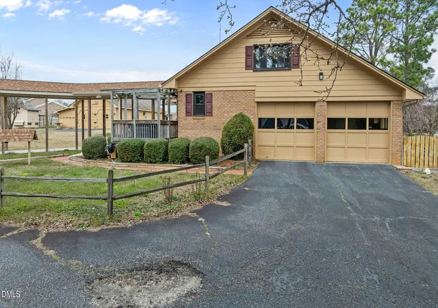 5th image of 303 N Lincoln St, Benson, NC 27504 | MLS# 10151473