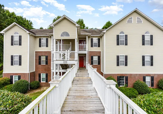 2nd image of 352 Bubble Creek Ct, Fayetteville, NC 28311