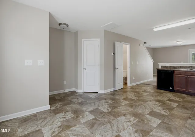 4th image of 508 Directive Dr, Hope Mills, NC 28348 | MLS# 10151870