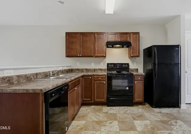 5th image of 508 Directive Dr, Hope Mills, NC 28348 | MLS# 10151870