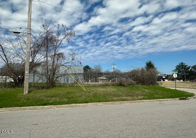 4th image of 902 Douglas St S, Wilson, NC 27893 | MLS# 10152431