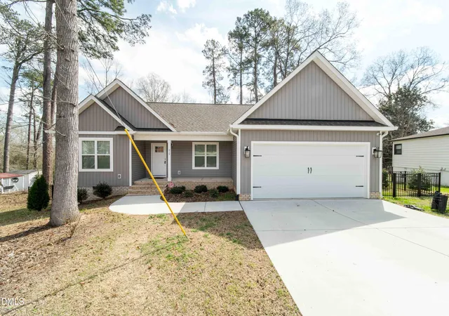 Photo 3 of Single family home for sale at 215 Tanglewood Dr, Louisburg, NC 27549 | MLS# 10152564 | Listing updated on 2026-09-30