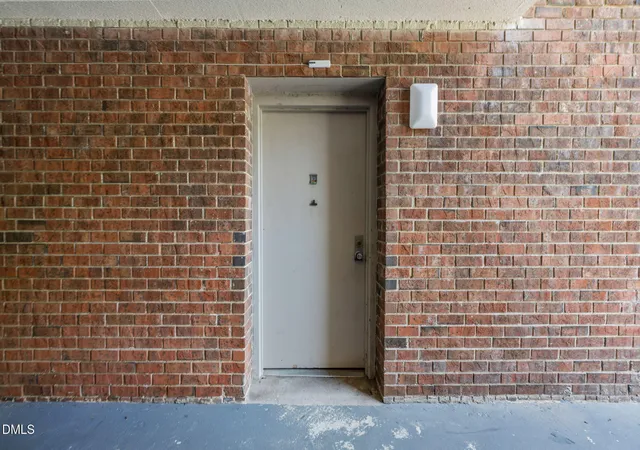Photo 4 of Condo for sale at 500 Umstead Dr #208, Chapel Hill, NC 27516 | MLS# 10152574 | Listing updated on 2026-09-03