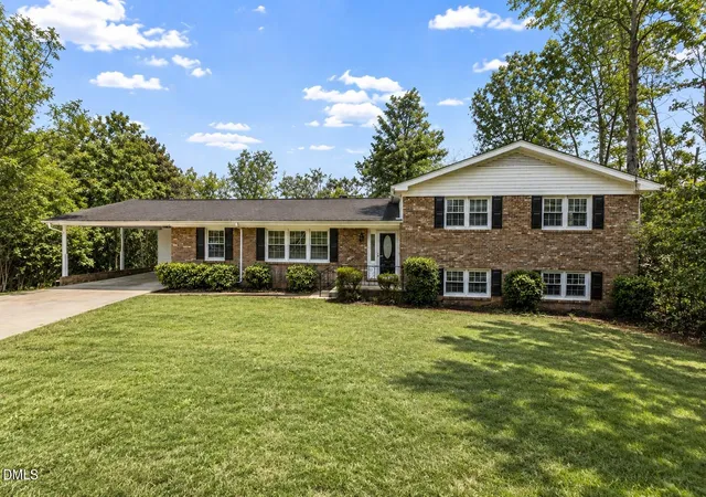 Photo 3 of Single family home for sale at 4300 Edgehill Ct, Raleigh, NC 27612 | MLS# 10152695 | Listing updated on 2026-09-14