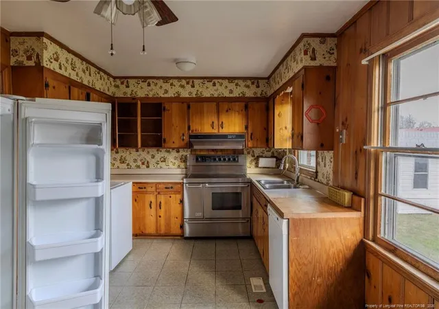 Photo 5 of Single Family Residence at 1108 E 10th Street, Lumberton, NC 28358 | MLS# 758862 | | Sold on 2026-06-01