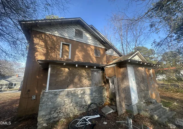 Photo 3 of Single family home for sale at 804 Vance St E, Wilson, NC 27893 | MLS# 10153576 | Listing updated on 2026-07-18