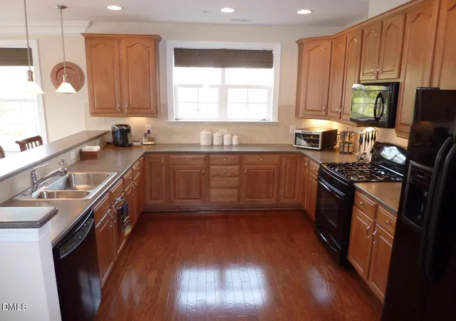 3rd image of 10400 Rosegate Ct, Raleigh, NC 27617