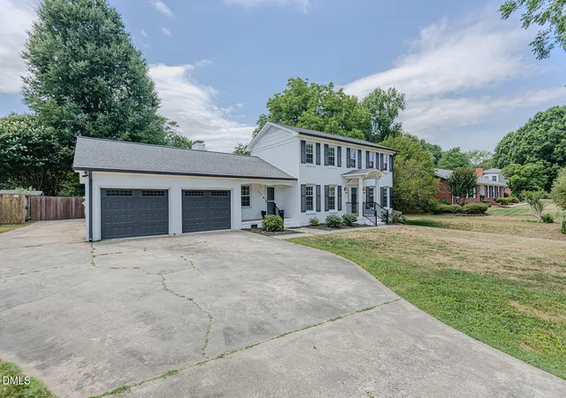 Photo 4 of Single family home for sale at 2045 Westover Ter, Burlington, NC 27215 | MLS# 10153782 | Listing updated on 2026-08-17