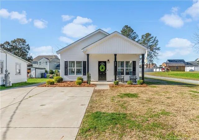 Photo 1 of Single family home for sale at 323 W Wooddall St, Benson, NC 27504 | MLS# 759203 | Listing updated on 2026-08-21