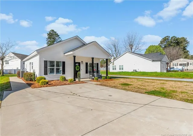 Photo 2 of Single family home for sale at 323 W Wooddall St, Benson, NC 27504 | MLS# 759203 | Listing updated on 2026-08-21