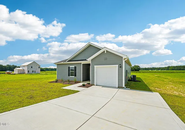 Photo 2 of Single family home for sale at 102 Hayes Dr, Pikeville, NC 27863 | MLS# 10154780 | Listing updated on 2026-09-20