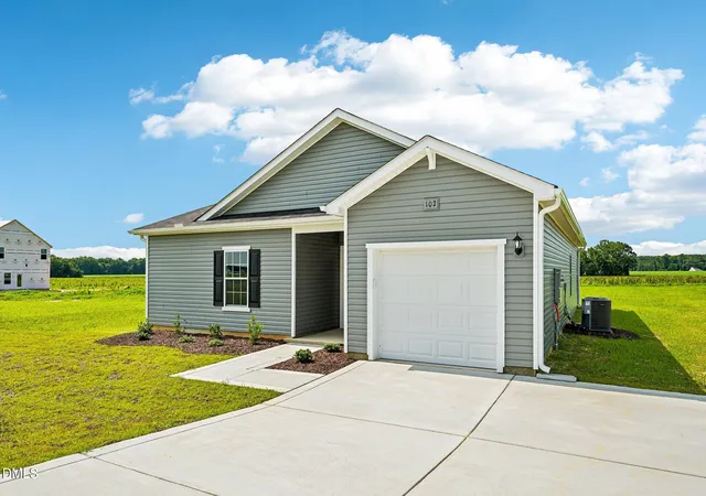 Photo 4 of Single family home for sale at 102 Hayes Dr, Pikeville, NC 27863 | MLS# 10154780 | Listing updated on 2026-09-20