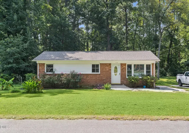Photo 5 of Single family home for sale at 112 E Franklin St, Zebulon, NC 27597 | MLS# 10155823 | Listing updated on 2026-08-19