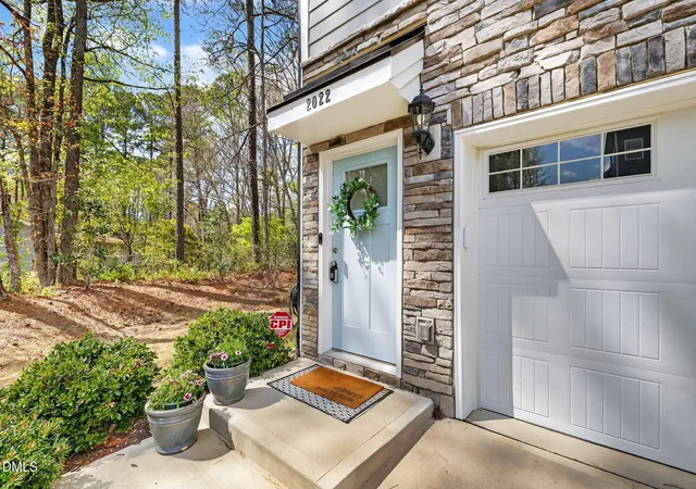 Photo 3 of Townhouse at 2022 Van Hook Ln, Apex, NC 27502 | MLS# 10154856 | | Sold on 2026-06-01