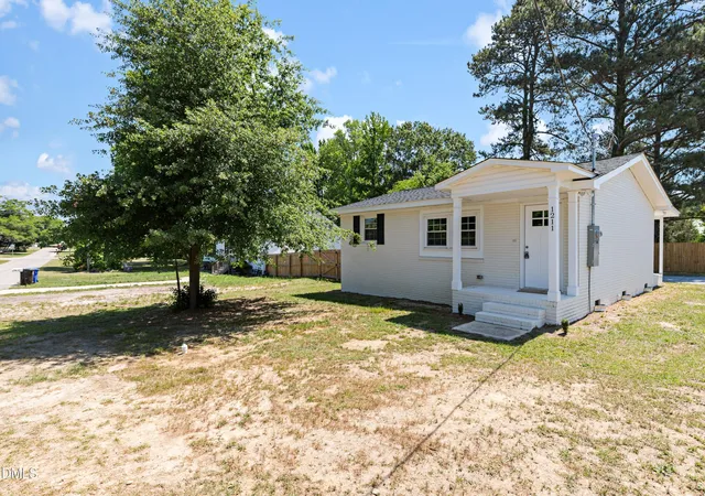 Photo 3 of Single family home for sale at 1211 S 1st Street, Lillington, NC 27546 | MLS# 10154987 | Listing updated on 2026-08-04