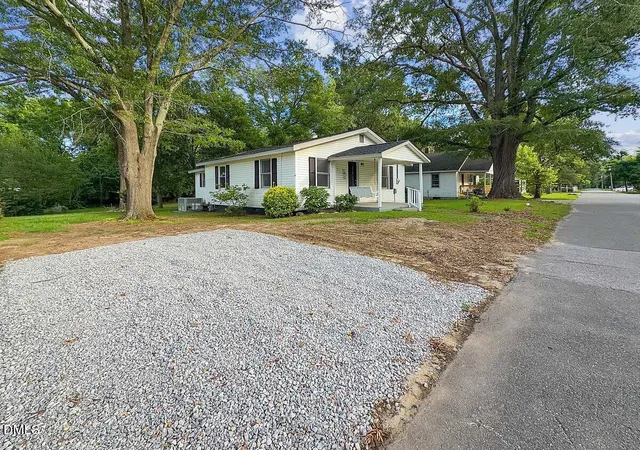 3rd image of 612 N 4Th St, Smithfield, NC 27577 | MLS# 10155315