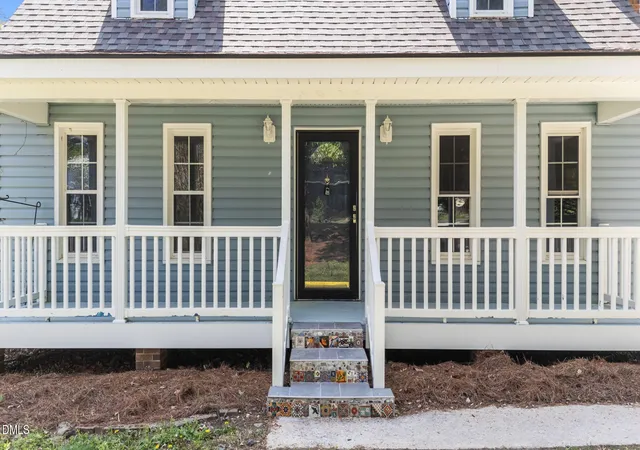 Photo 3 of Sale Pending at 804 Olive St, Apex, NC 27502 | MLS# 10157583 | Listing updated on 2026-07-18