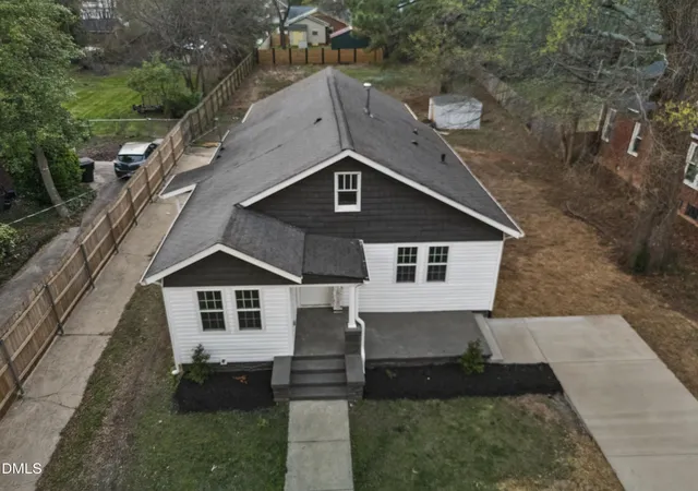 Photo 2 of Single family home for sale at 615 Atwater St, Burlington, NC 27215 | MLS# 10155745 | Listing updated on 2026-09-04