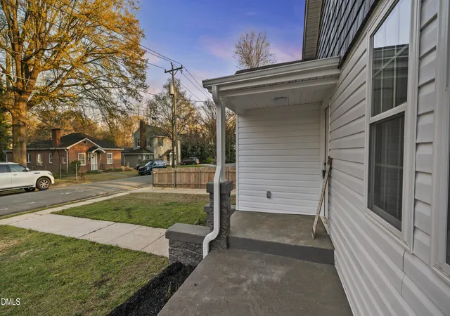 Photo 3 of Single family home for sale at 615 Atwater St, Burlington, NC 27215 | MLS# 10155745 | Listing updated on 2026-09-04