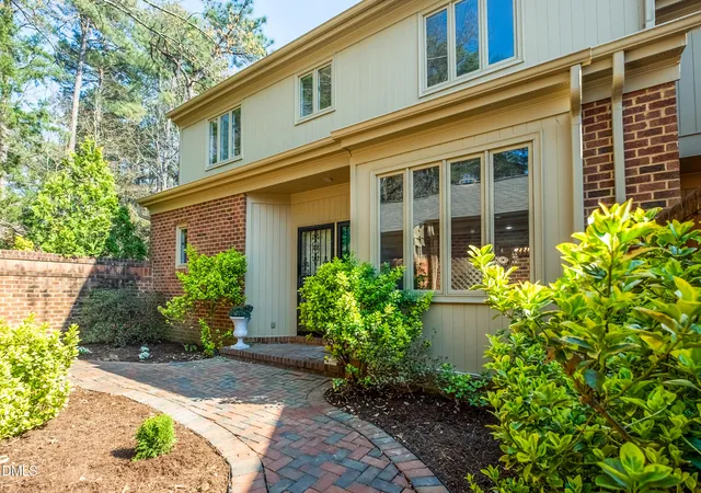 3rd image of 10 Innisfree Dr, Durham, NC 27707 | MLS# 10156689