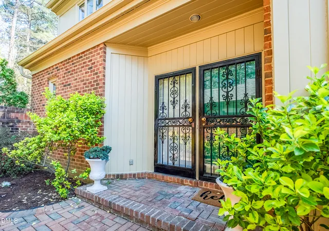 5th image of 10 Innisfree Dr, Durham, NC 27707 | MLS# 10156689