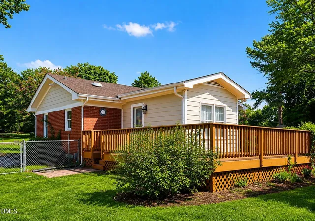 Photo 4 of Single family home for sale at 300 Ellen Dr, Knightdale, NC 27545 | MLS# 10156055 | Listing updated on 2026-09-13