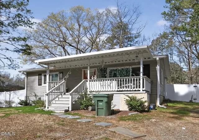 3rd image of 1403 E Club Blvd, Durham, NC 27704 | MLS# 10156079