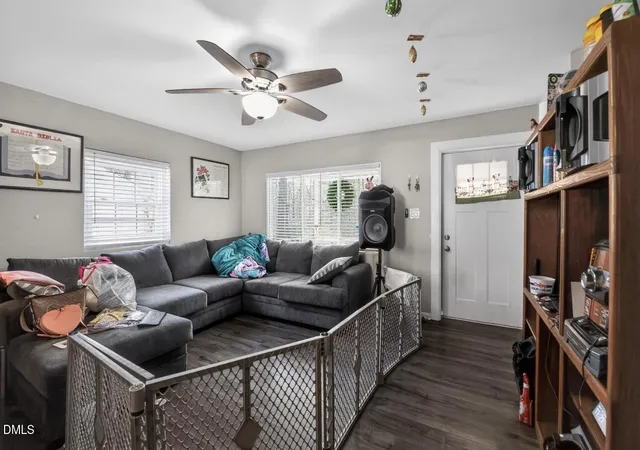 4th image of 1403 E Club Blvd, Durham, NC 27704 | MLS# 10156079