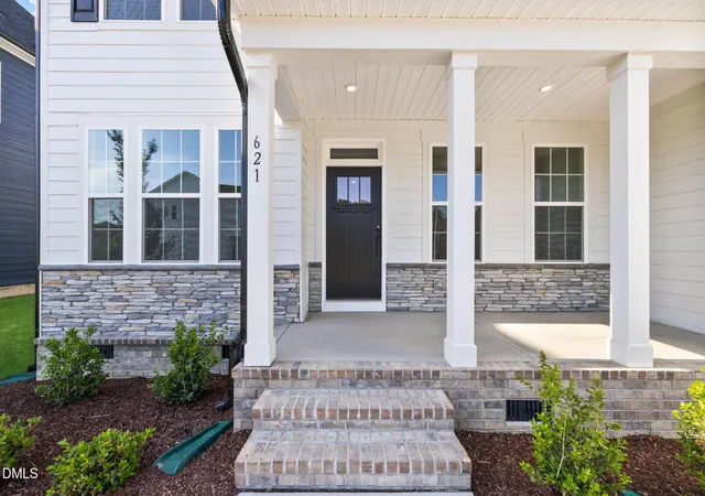 Photo 1 of Single family home for sale at 621 Metroliner Pl, Knightdale, NC 27545 | MLS# 10159211 | Listing updated on 2026-09-24