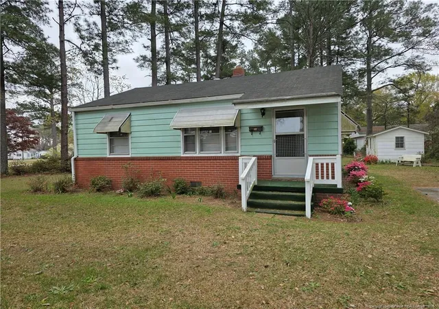 Photo 1 of Single family home for sale at 407 N Edinborough St, Red Springs, NC 28377 | MLS# 759643 | Listing updated on 2026-07-18