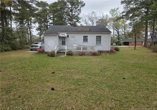 Photo 4 of Single family home for sale at 407 N Edinborough St, Red Springs, NC 28377 | MLS# 759643 | Listing updated on 2026-07-18