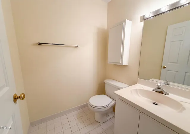 Listing Photo 2 - Condo for sale in building located at 320 Summerwalk Cir, Chapel Hill, NC 27517 - Unit #