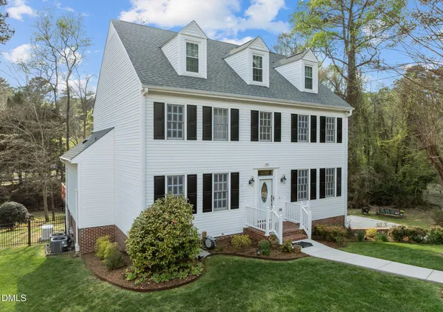 Photo 2 of Single family home for sale at 25 Saint Andrews Ct, Durham, NC 27707 | MLS# 10159049 | Listing updated on 2026-09-13